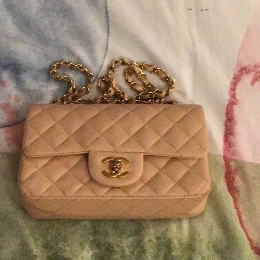 I’m selling the Chanel bag for cheep!